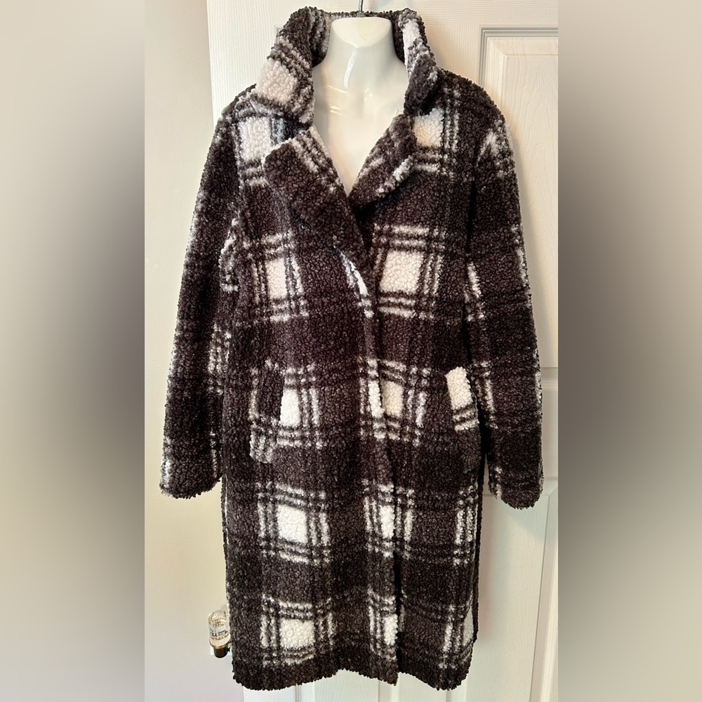 Stoosh Black and White Teddy Jacket Cozy Plaid Design